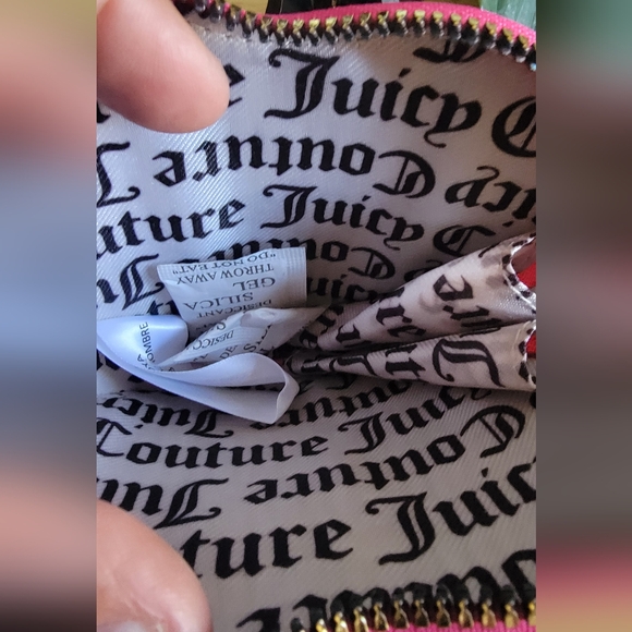 JUICY COUTURE Pink Heart Zip Around Wristlet - Picture 5 of 7